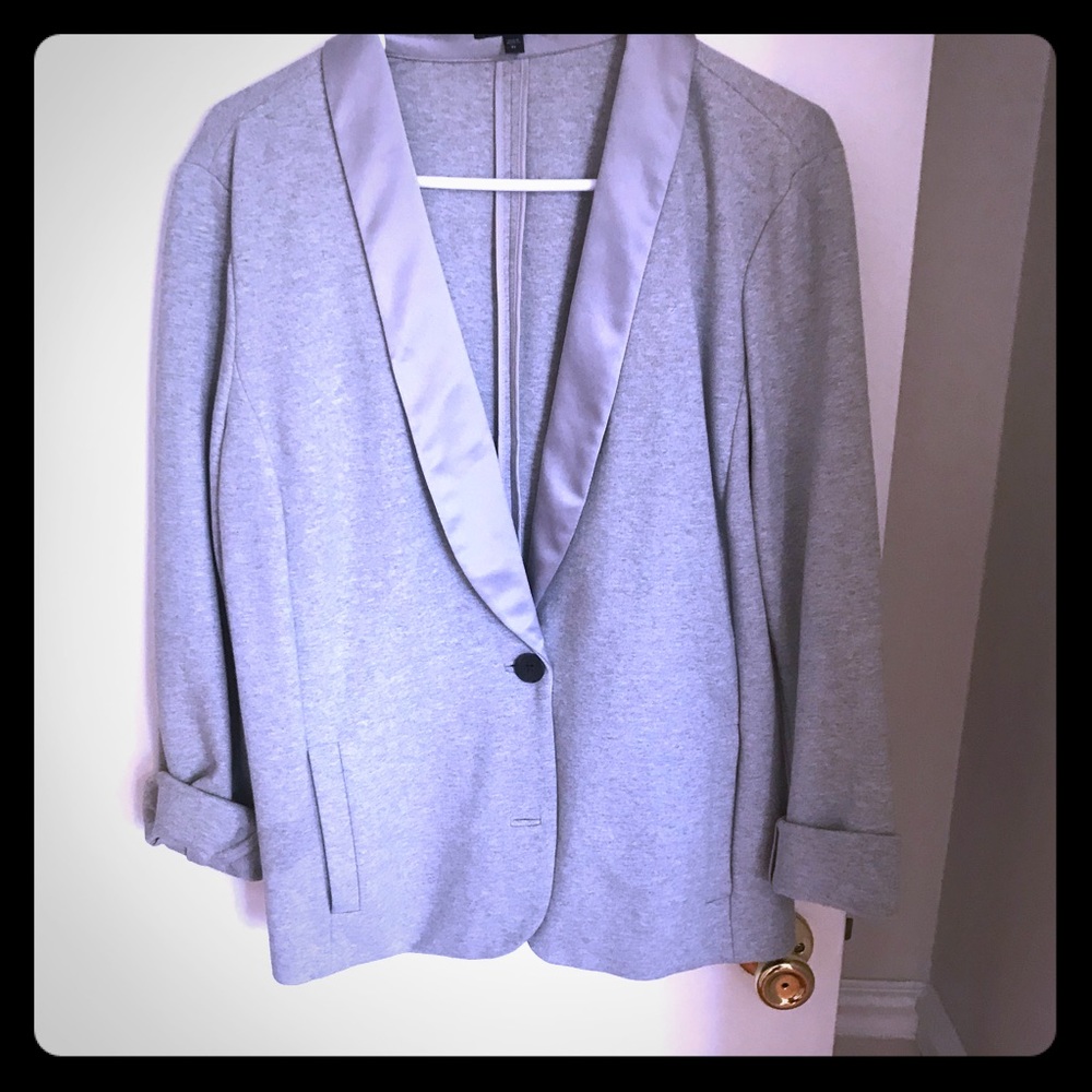 Tuxedo Jacket with Satin Collar